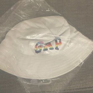 Gap Pride Bucket hat